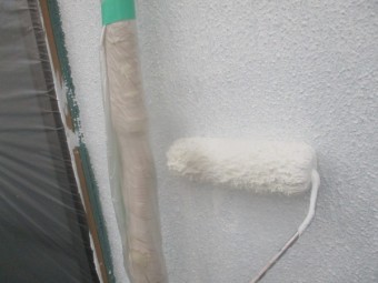 外壁のフィラー塗装中です