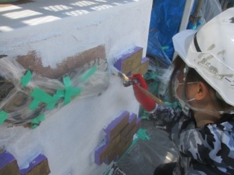 門扉下塗り中です