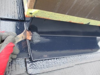 天窓枠板金の中塗り中です