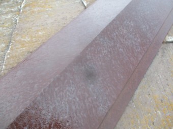 洗浄前の棟板金の状態です