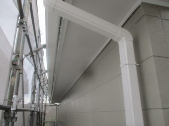 軒天と雨樋の完工です
