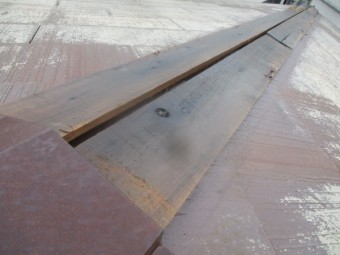 施工前の棟板金の状態です