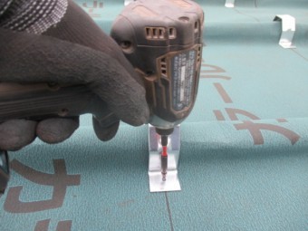 タイトフレームの取り付け中です