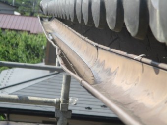 軒樋の破損個所です