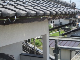 軒樋金具を取り付けました