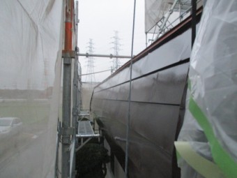 パラペット外側の中塗りが終了しました