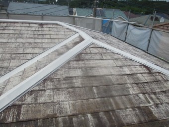 屋根の下塗りが終了しました