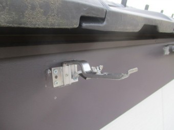 軒樋金具を取りつけました