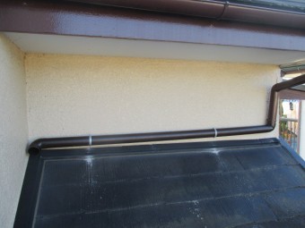 外壁に予備樋を取り付けました