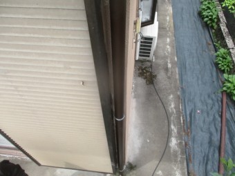 竪樋の取り付けが終了しました