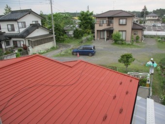 1階屋根東面の下塗りが終了しました
