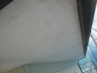 軒天の洗浄後です