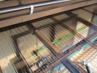 波板施工中です