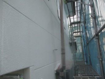 外壁の下塗りローラー塗装が終了しました