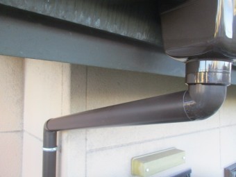 集水器と縦樋を繋ぎました