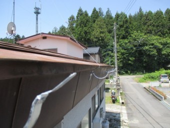 軒樋金具の取り付けが終了しました