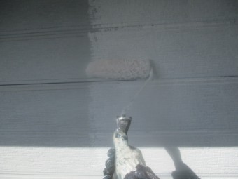 窯業系外壁の下塗り中です