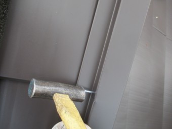 棟板金の固定中です