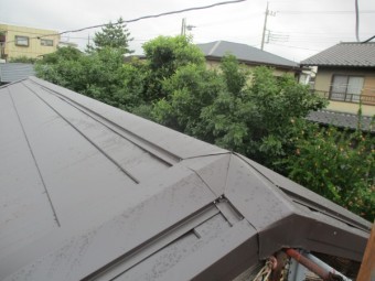 棟板金の取り付けが終了しました
