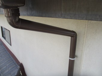 集水器と縦樋を繋ぎました