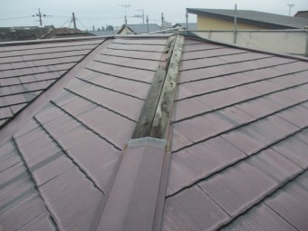 施工前の棟板金の状態です