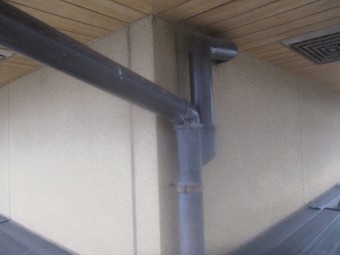 施工前の雨樋の状態です
