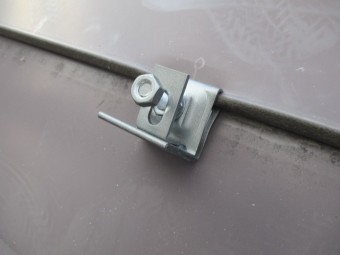 金具取り付け中です