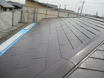 コロニアル屋根の中塗りが終了しました