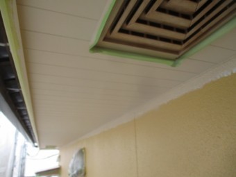 軒天塗装が終了しました