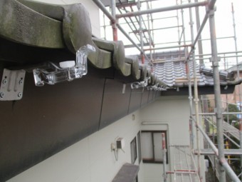 軒樋金具取り付け終了です