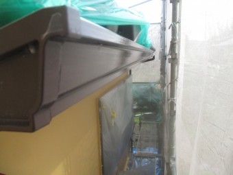 軒樋の1回目塗装が終了しました