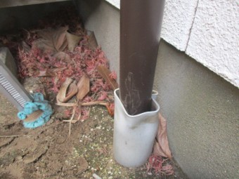 排水管に繋ぎました