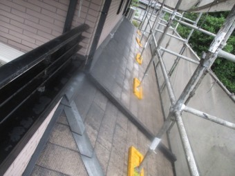 屋根の高圧洗浄が終了しました