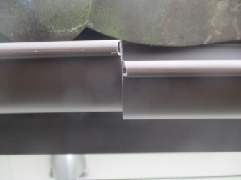軒樋を繋ぎました