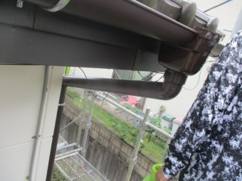 竪樋と集水器を繋ぎました