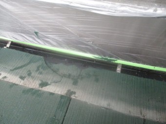スレート屋根の破損個所です