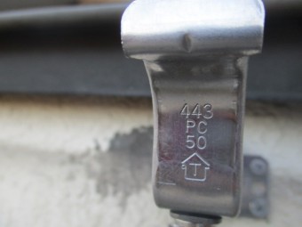 軒樋金具です