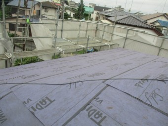 ルーフィングの貼り付けが終了しました