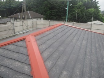 棟板金の錆止め塗装が終了しました