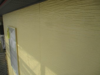 外壁中塗り塗装が終了しました