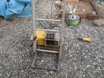 荷上げ機を設置しました