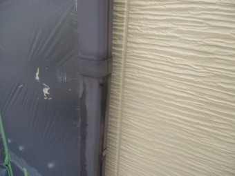 竪樋の破損個所です