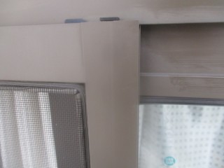 清掃後の網戸枠の状態です
