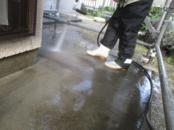 土間洗浄中です