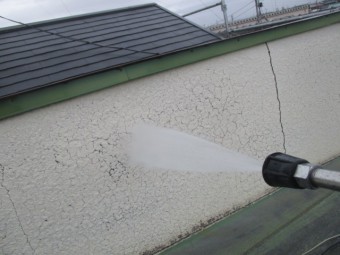 外壁洗浄中です