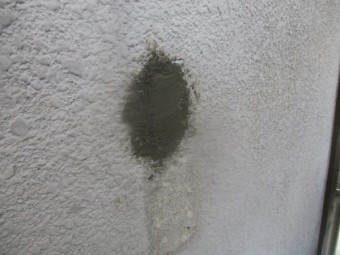 外壁面の穴補修終了です