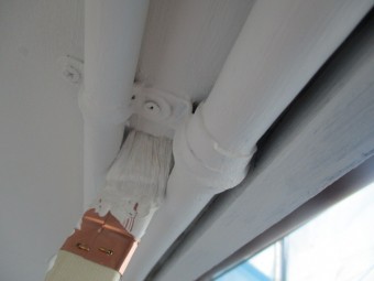 電気配線の塗装中です