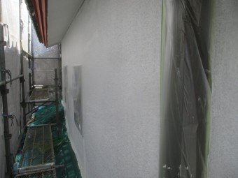 外壁の下塗り塗装が終了しました
