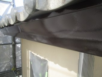 破風板金の中塗りが終了しました