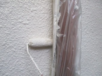 樋裏塗装中です